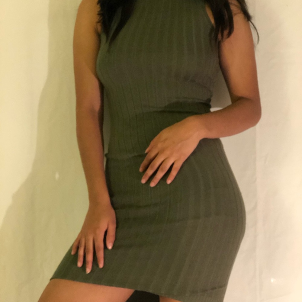 Turtle Neck Ribbed Maxi Dress - Picture 6 of 11
